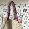 Stoffbeutel im Retrolook mit kleinen Blumen