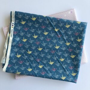 Baumwollstoff mit kleinen Origami-Kranichen
