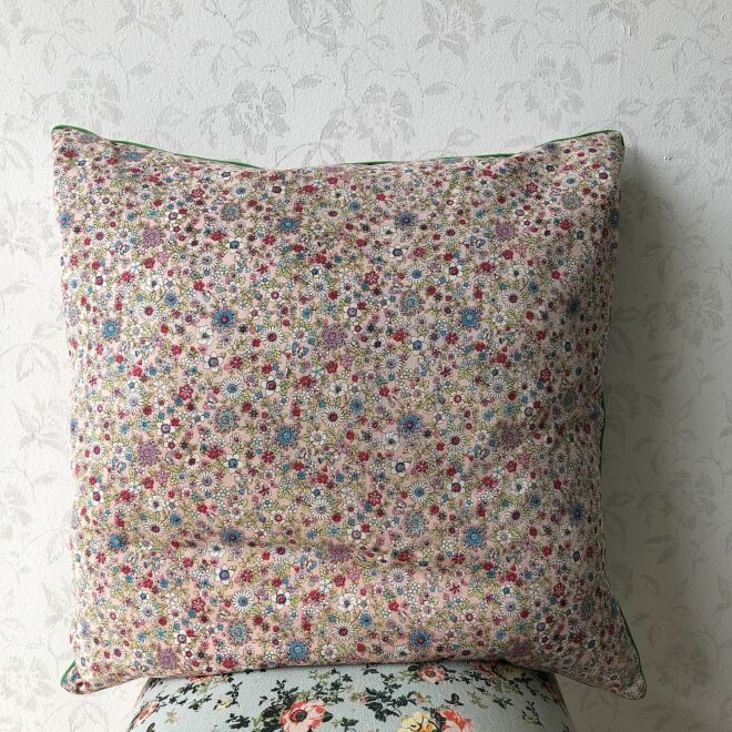 Kissen mit Streublümchen kaufen