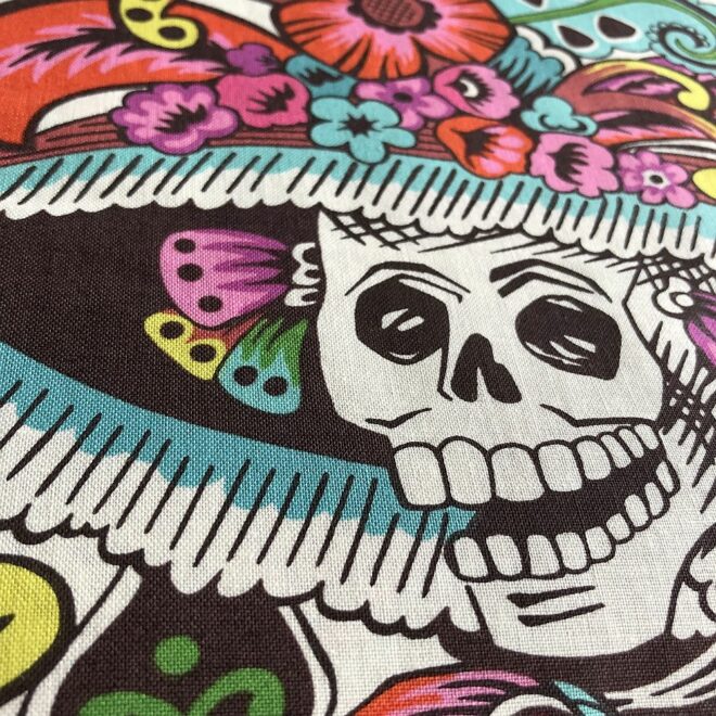 Baumwollstoff Alexander Henry DIA DE LA CATRINA WEISS – Bild 2