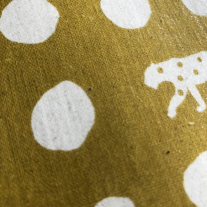 kokka Wachstuch PANTHER DOTS SENFGELB – Bild 2