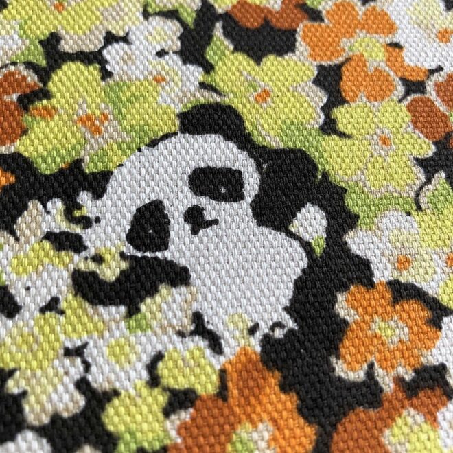 Stoff mit kleinen Pandas