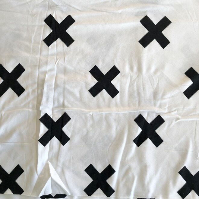 Reststück - Jersey MIT KREUZEN ca. 200x140 cm