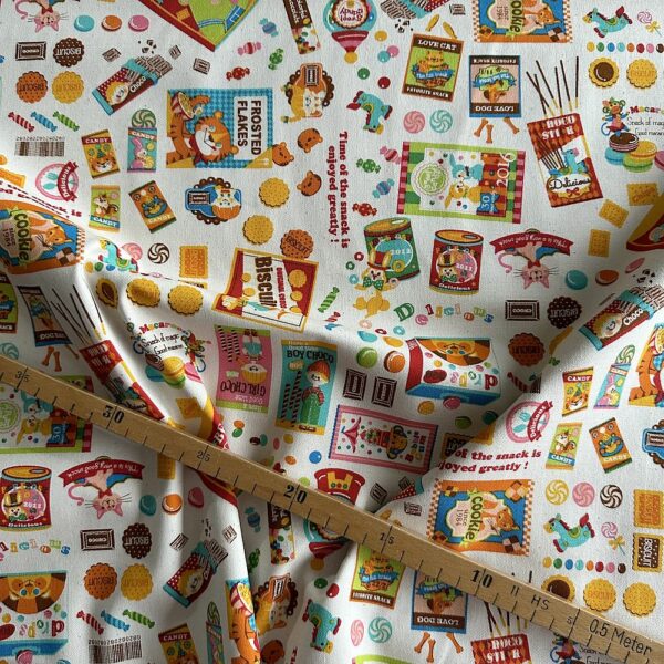 bunter Canvas mit Snacks aus Japan