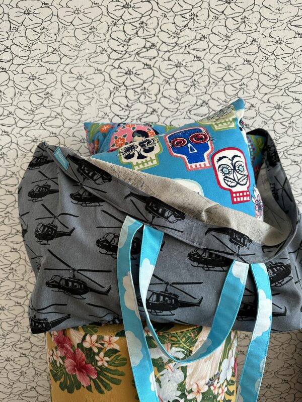 große Stofftasche mit Hubschraubern